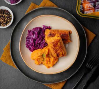 Süßkartoffelpüree - Hähnchen Hackfleisch Rolle - Apfelrotkohl (mit Gewürz)