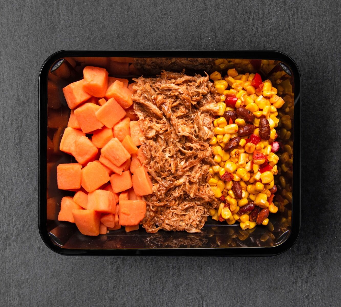 Sußkartoffel - BBQ Pulled Chicken - Rostmaïs Mix