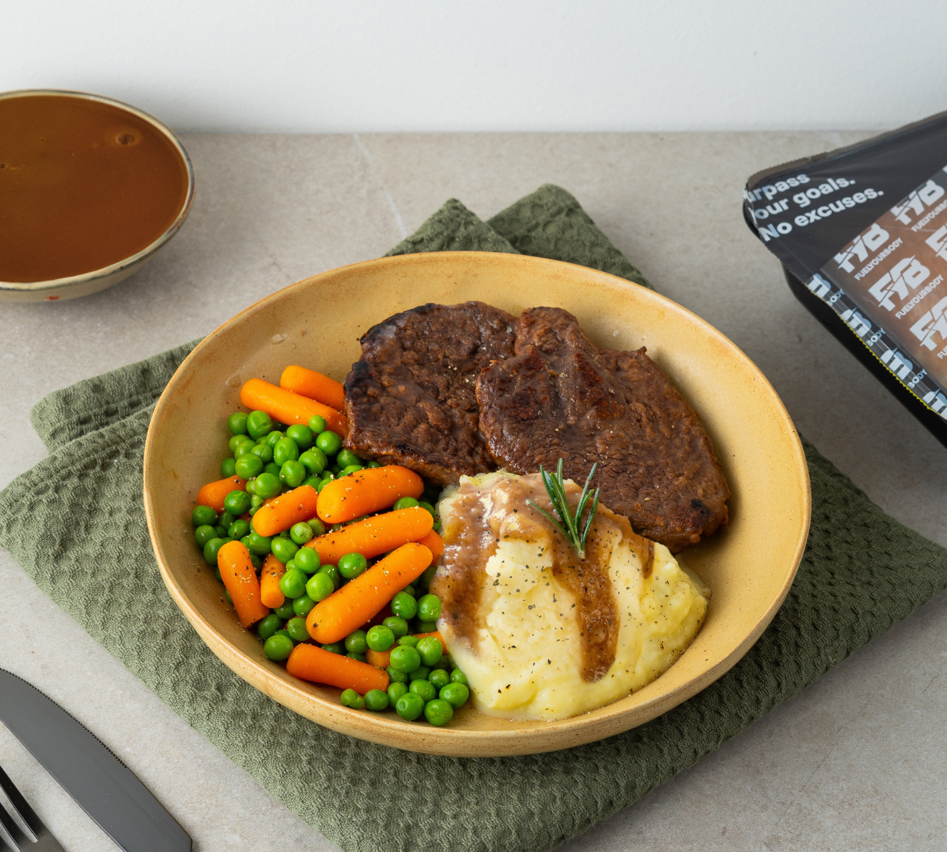 Püree - Rindersteak - Gartenerbsen & Karotten (mit Soße)