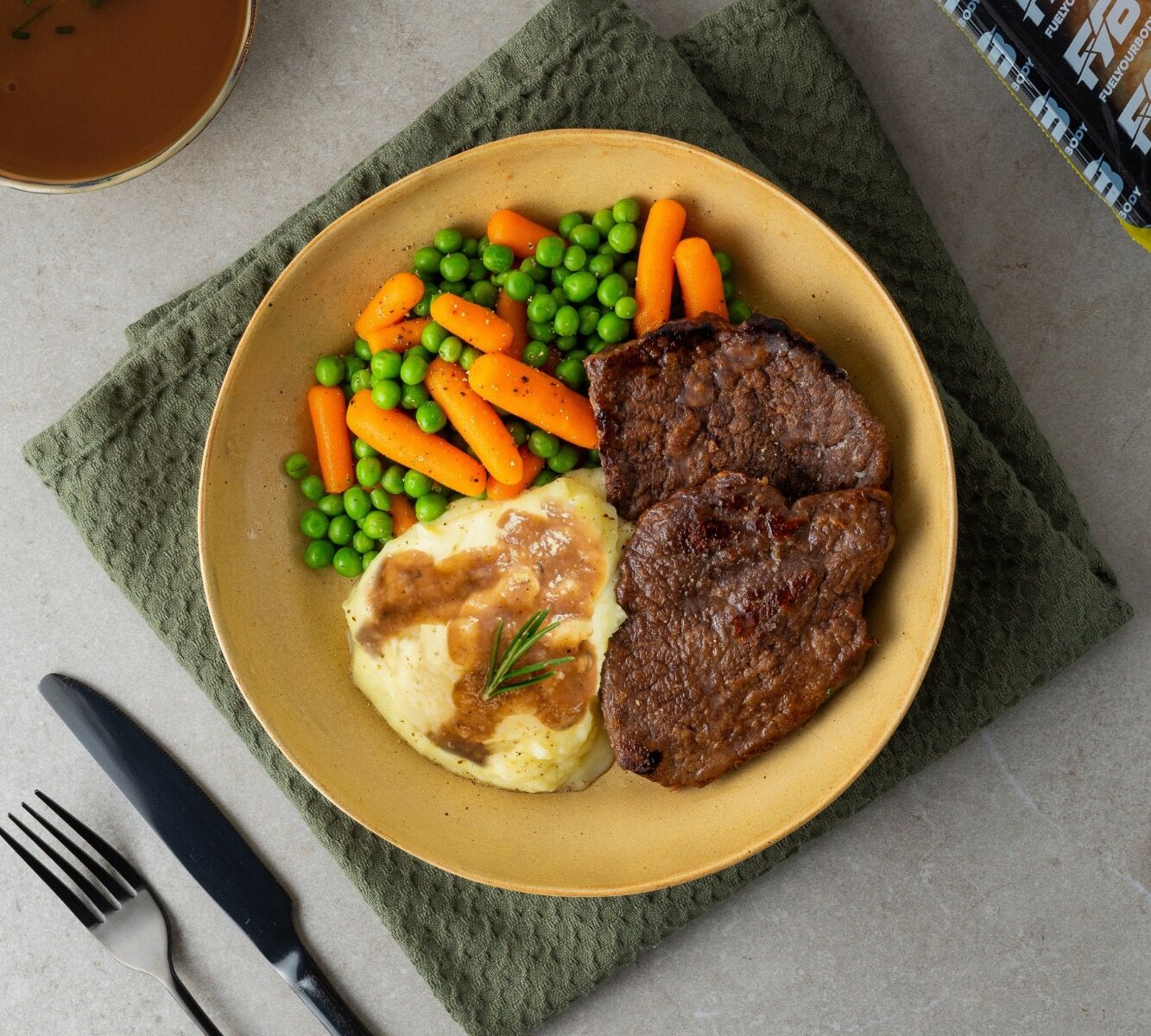 Püree - Rindersteak - Gartenerbsen & Karotten (mit Soße)