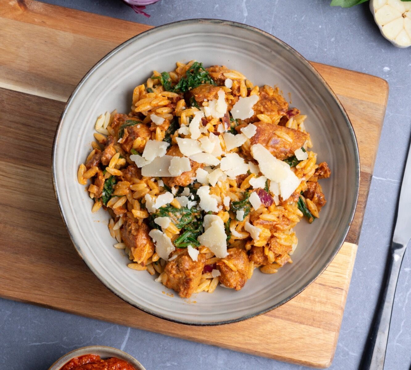 Rote Pesto Orzo - Hähnchen
