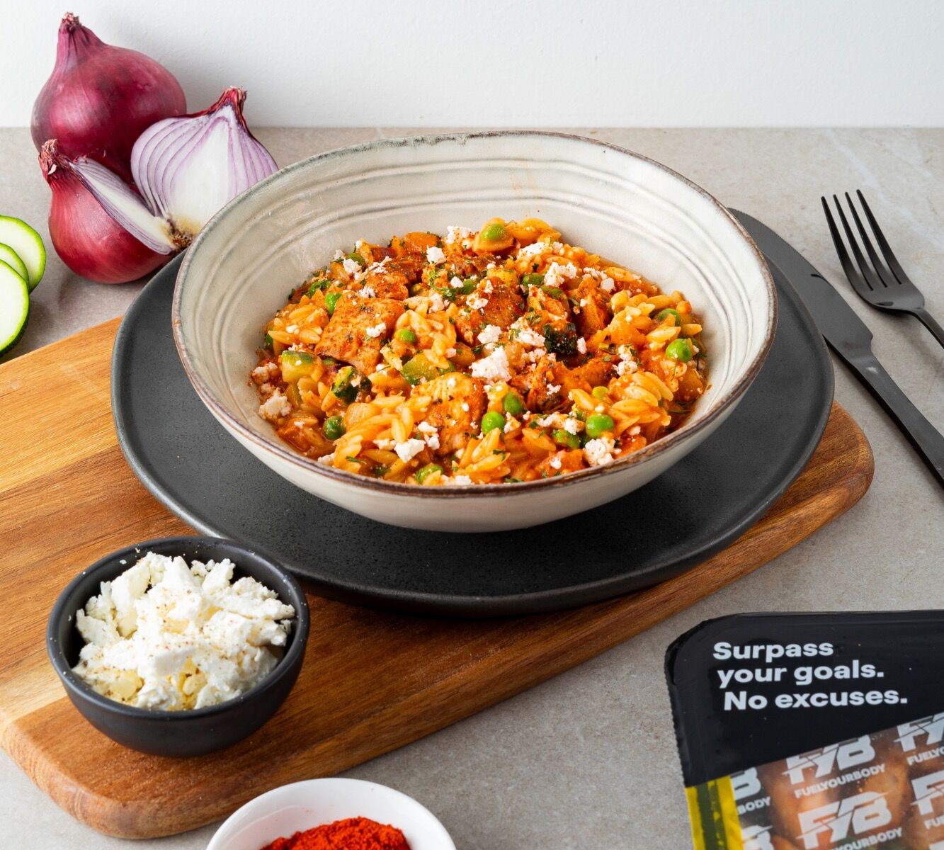 Mediterrane Orzo - Hähnchen & Feta