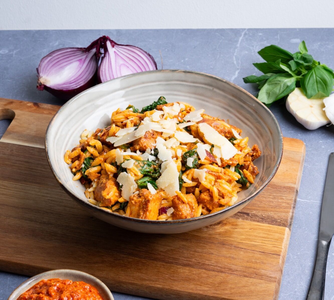 Rote Pesto Orzo - Vega Hähnchen [VEGA]