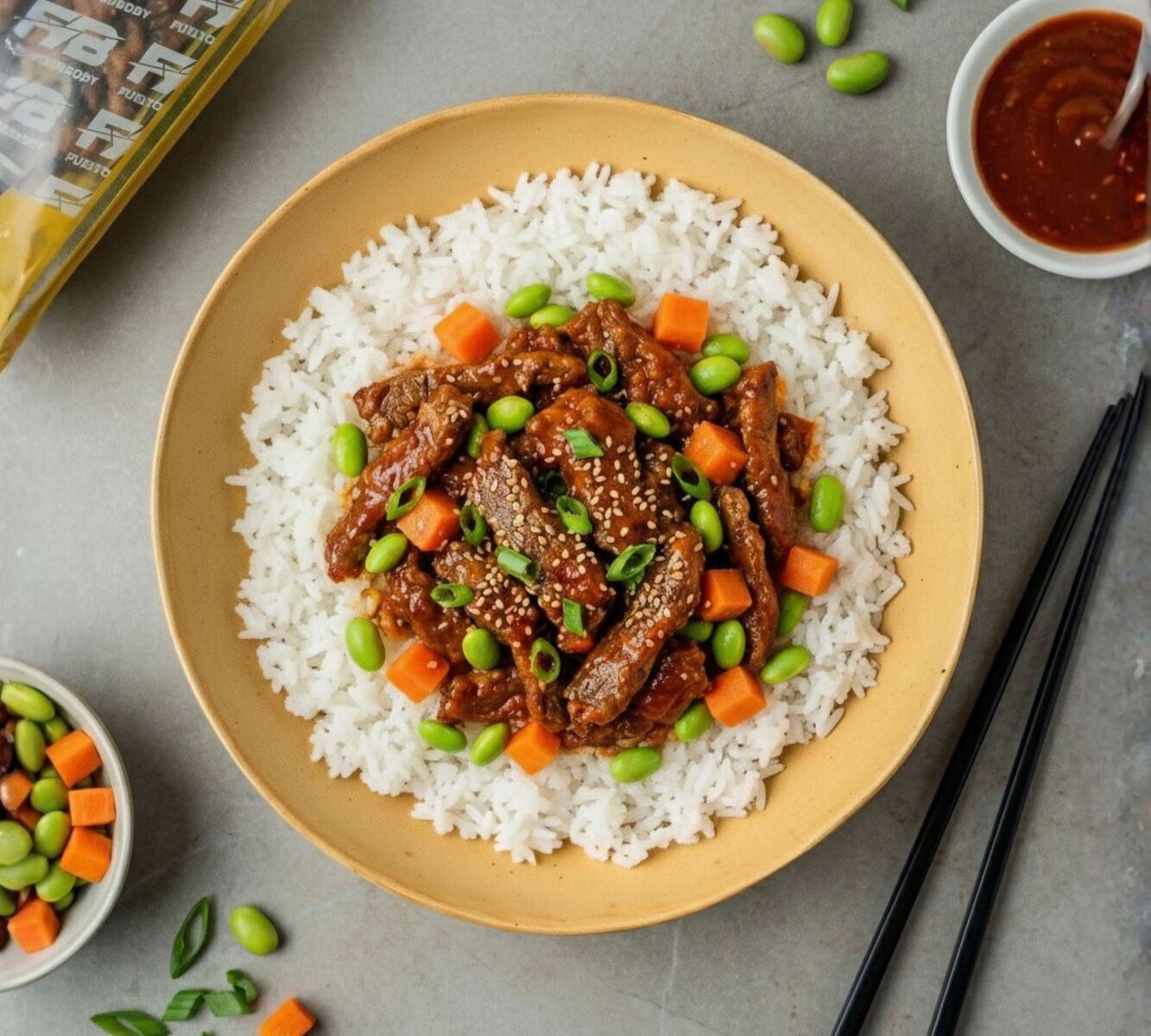 Heiße Koreanische Rindfleisch-Reisschüssel [MASSE]