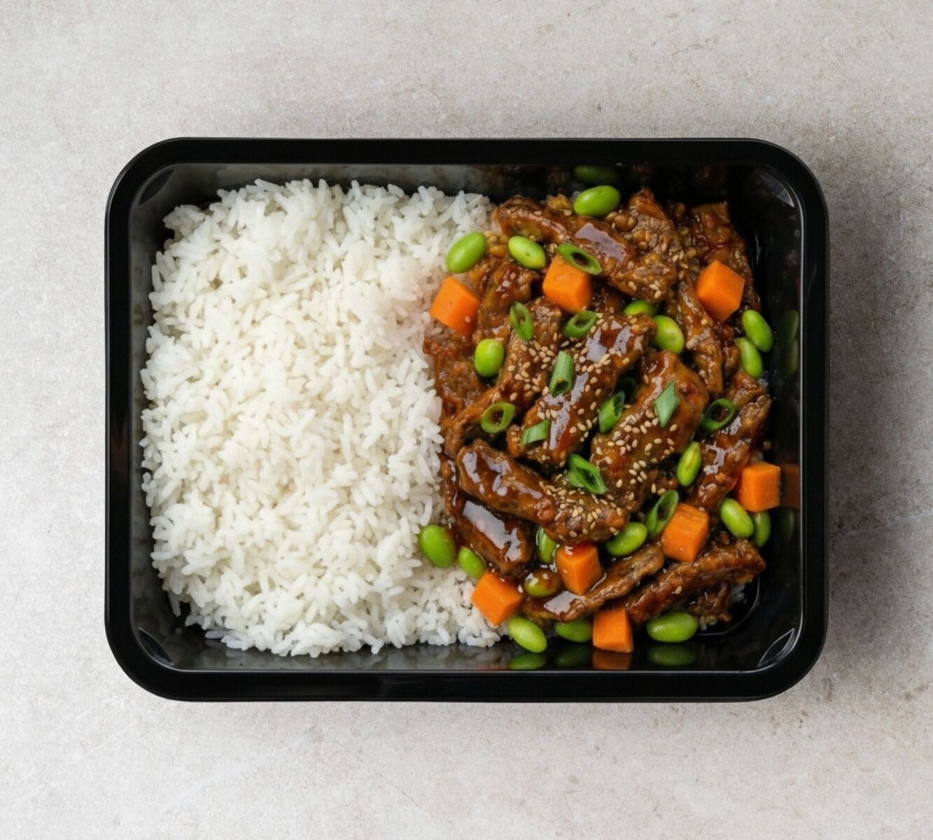 Heiße Koreanische Rindfleisch-Reisschüssel [MASSE]