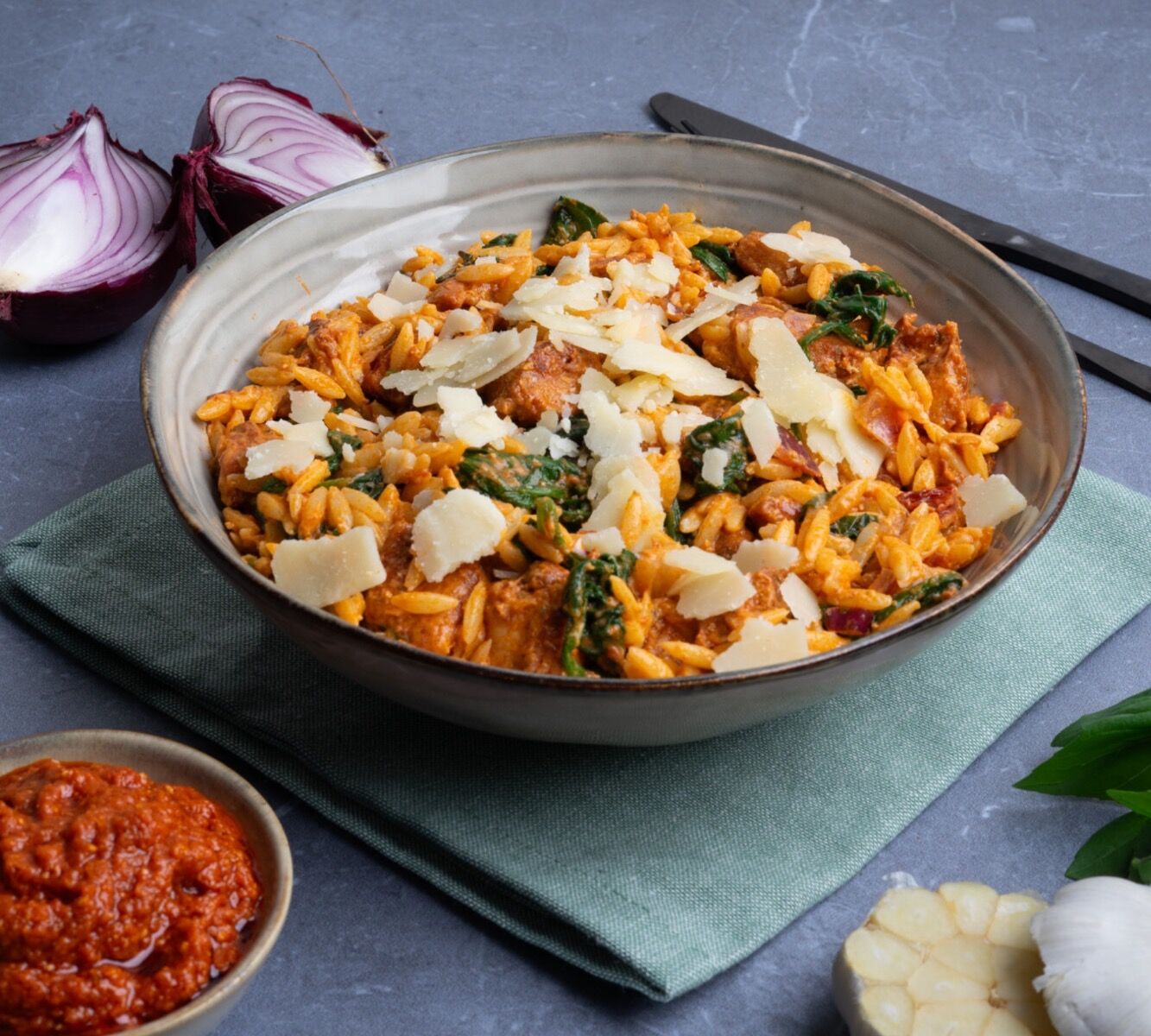 Rote Pesto Orzo - Hähnchen [BULK]