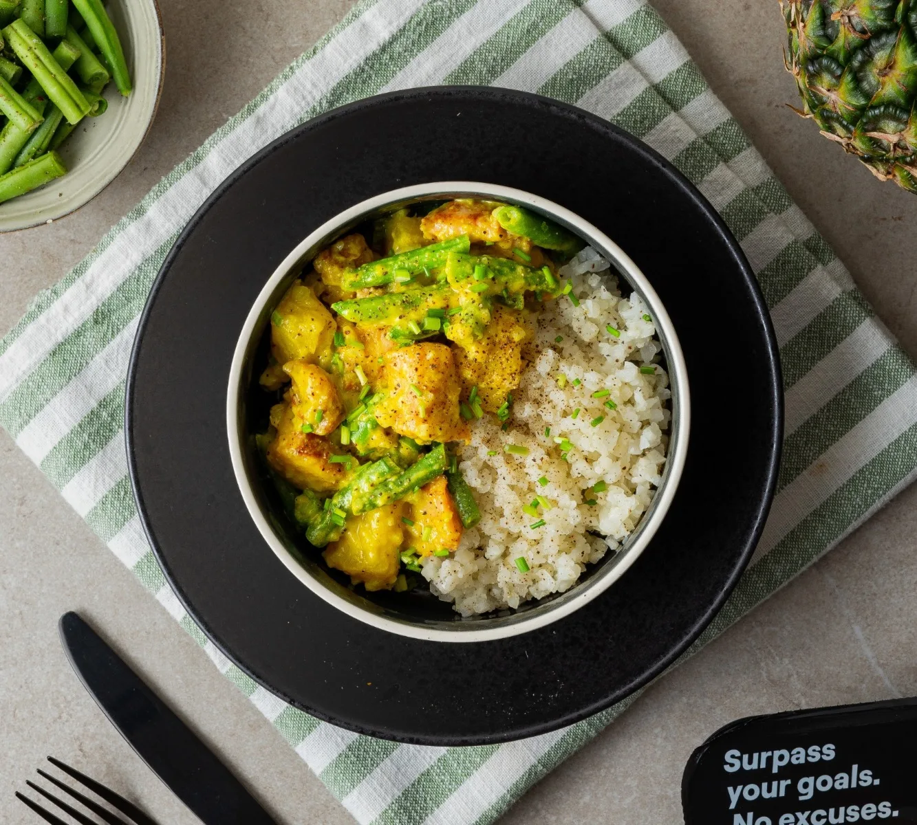 Blumenkohlreis – Hähnchencurry – Brechbohnen & Ananas [LOW CARB