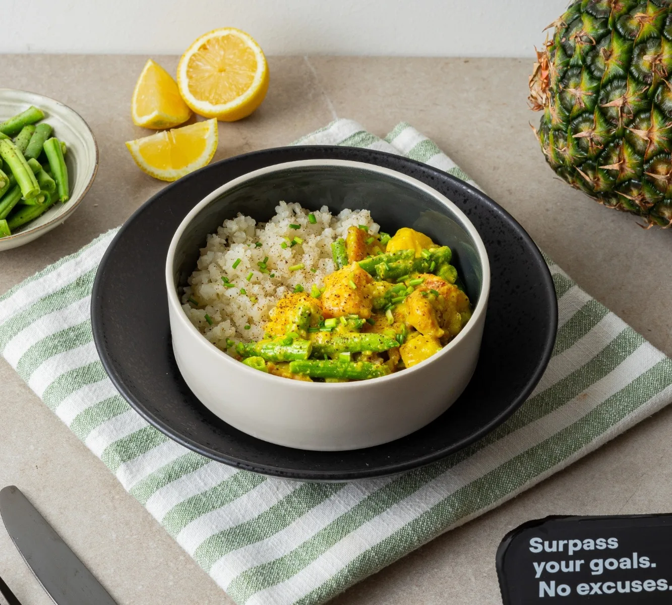 Blumenkohlreis – Hähnchencurry – Brechbohnen & Ananas [LOW CARB