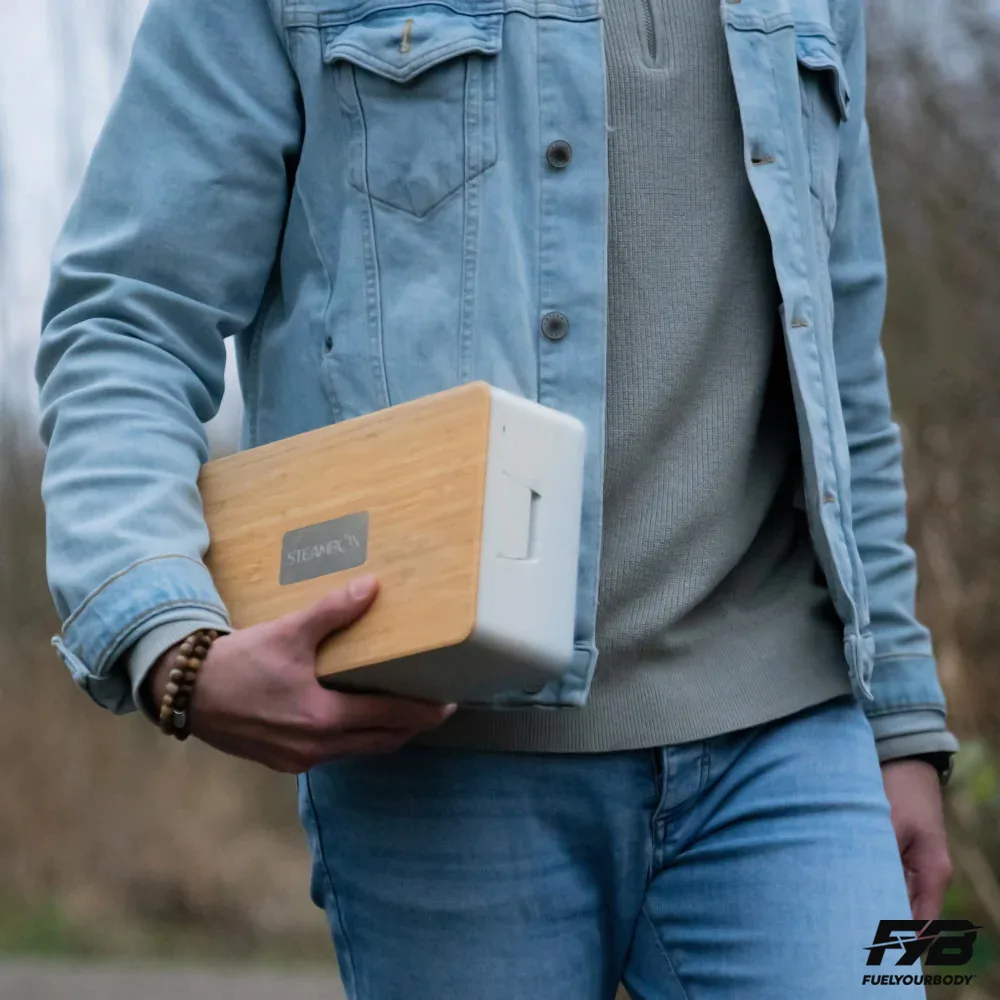 Man die de Steambox meeneemt